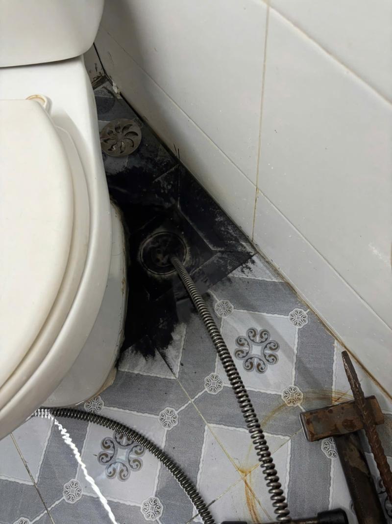 Tình trạng tắc nghẽn cống tại Thủ Đức diễn ra thường xuyên khiến nhu cầu sử dụng dịch vụ thông tắc cống luôn tăng cao